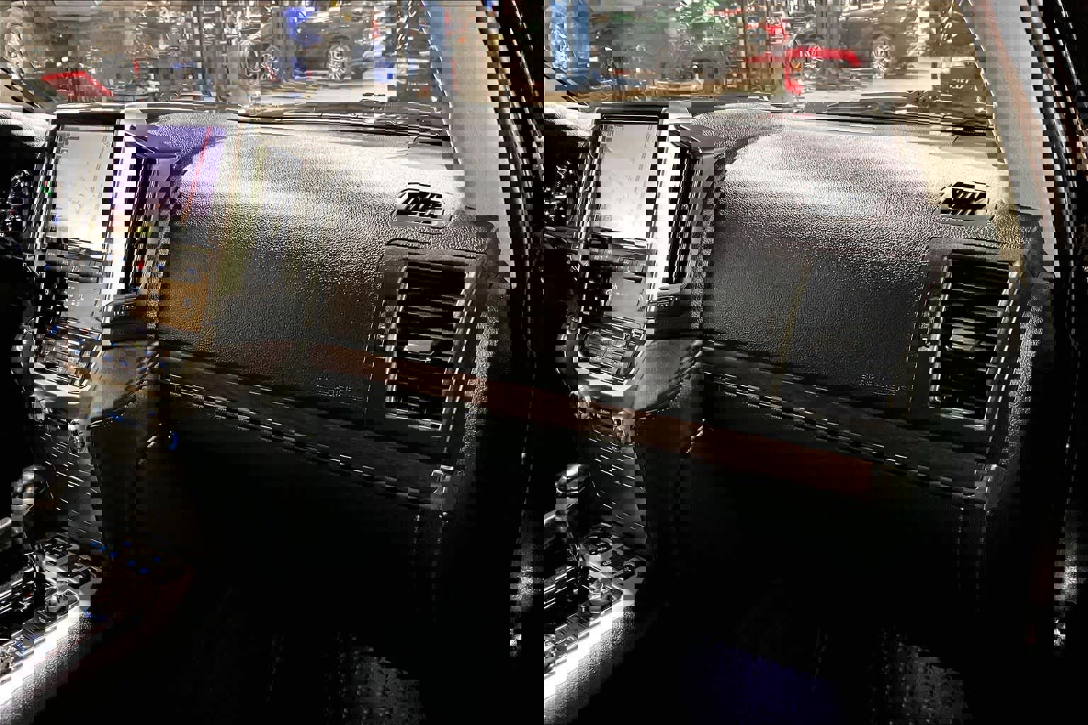 Certified 2017 Toyota Land Cruiser image 17