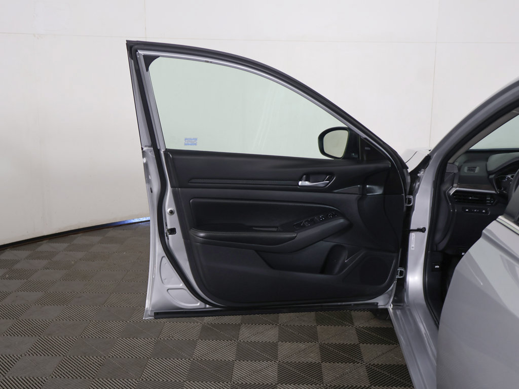 Used 2024 Nissan Altima 2.5 SV FWD image 15
