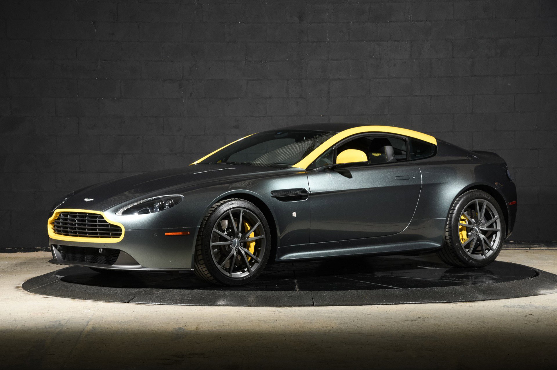 Used 2016 Aston Martin V8 Vantage GT RWD image 8