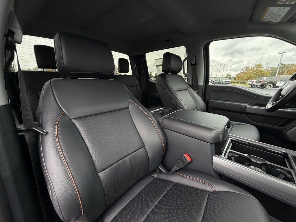 New 2026 Ford F250 Lariat w/ Black Appearance Package image 30