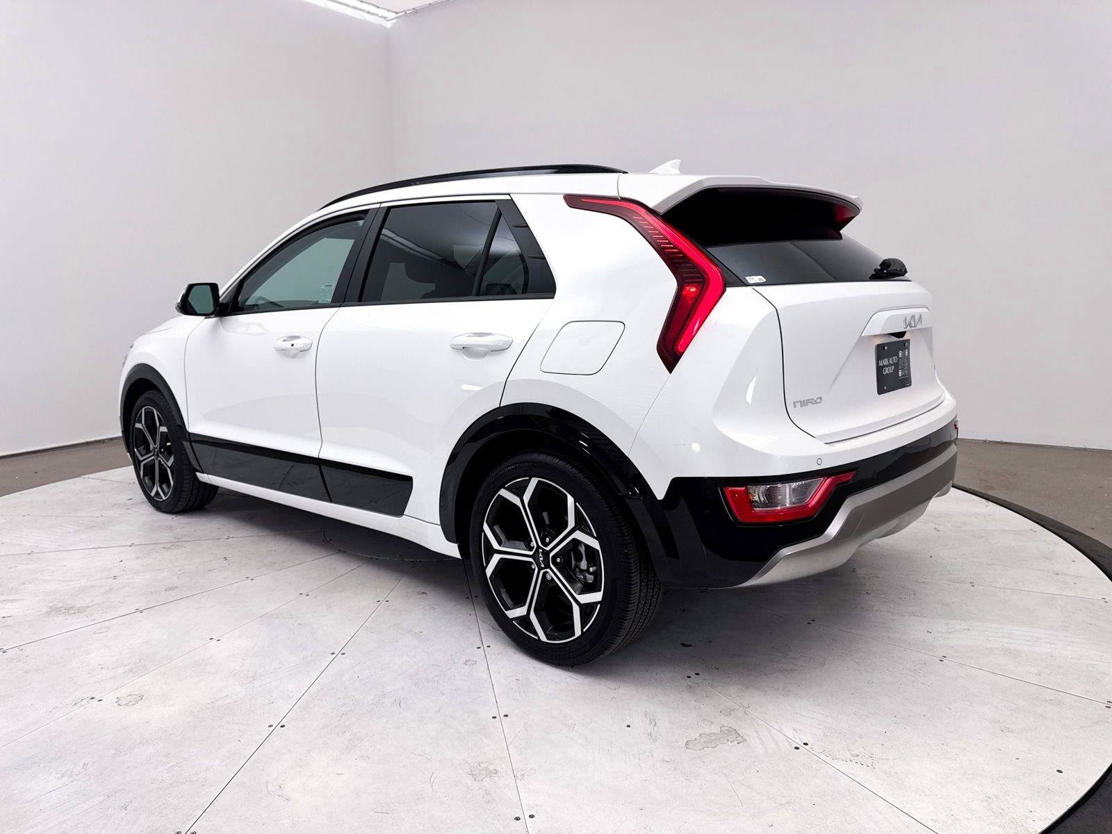 Used 2023 Kia Niro EX Touring FWD image 17