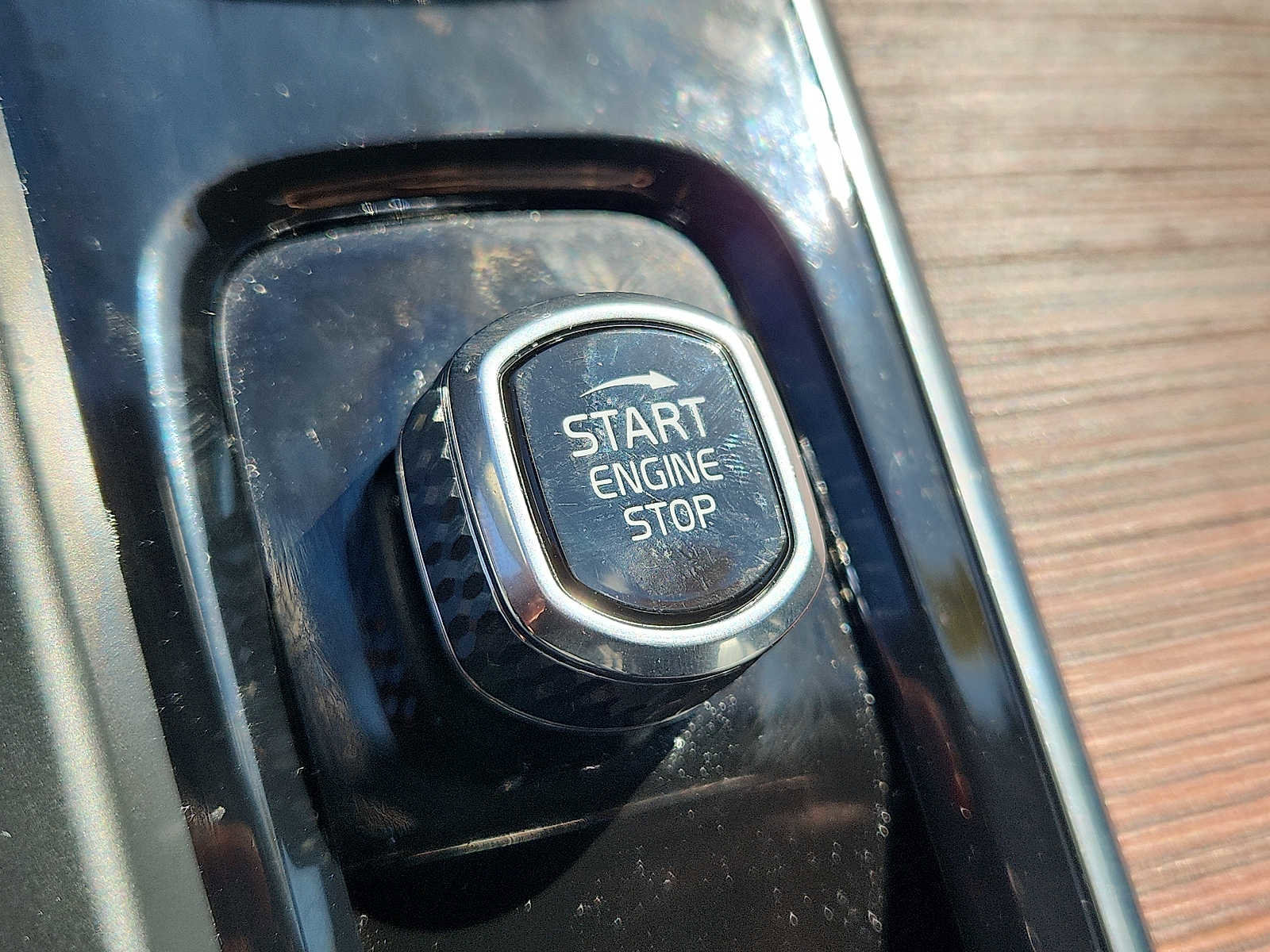 Certified 2023 Volvo XC60 B6 Ultimate w/ Protection Package Premier image 23