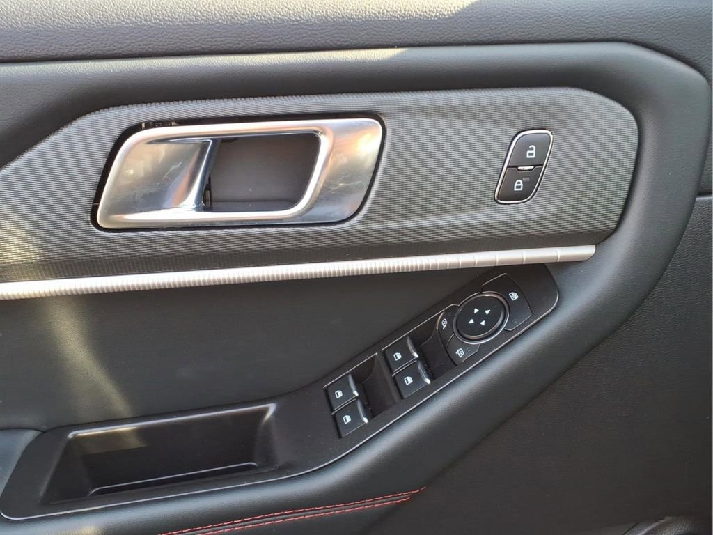 Used 2025 Ford Explorer ST-Line w/ ST-Line Street Pack image 22
