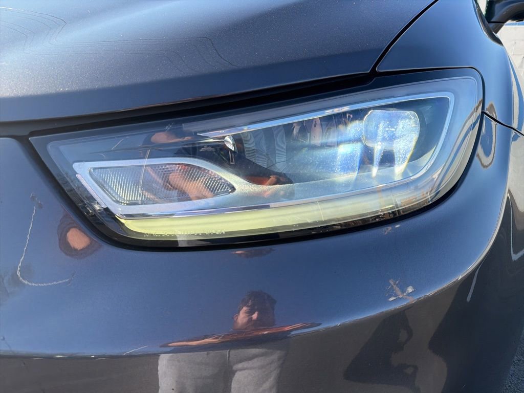 Used 2021 Chrysler Pacifica Limited image 9