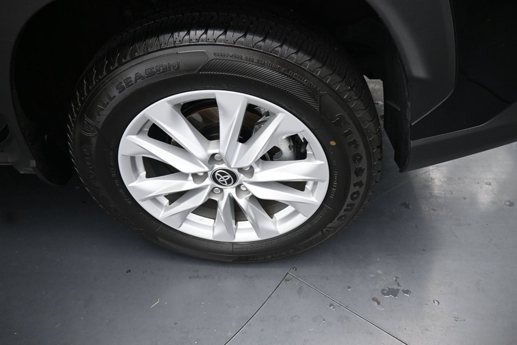 Used 2026 Toyota Corolla Cross LE FWD image 17
