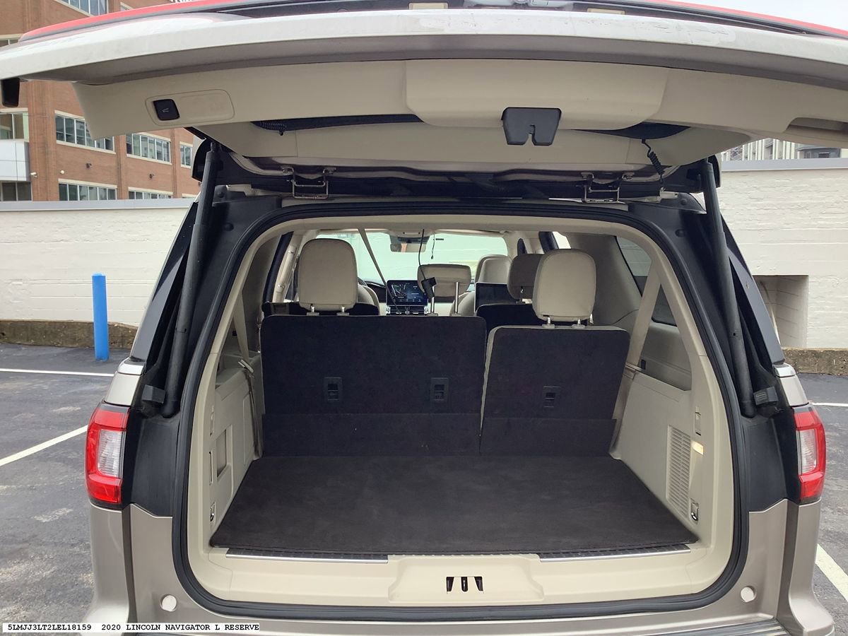 Used 2020 Lincoln Navigator L Reserve w/ Luxury Package AWD/4WD image 17