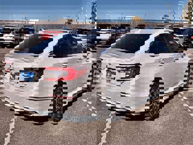 Used 2019 Honda Accord Touring image 6