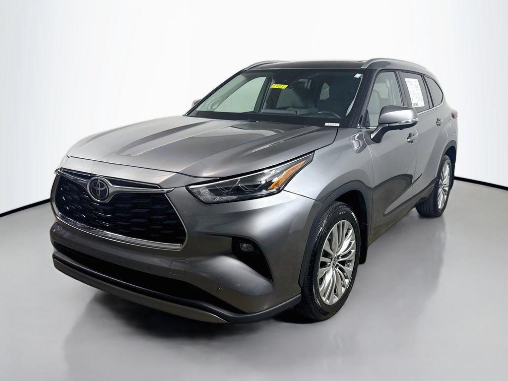 Certified 2025 Toyota Highlander Platinum AWD/4WD image 3