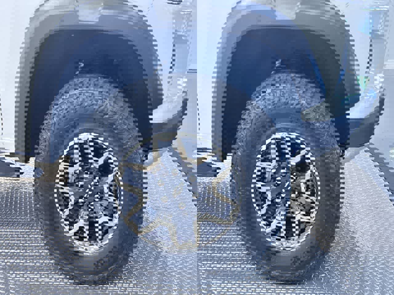 Used 2024 Chevrolet Colorado ZR2 w/ ZR2 Convenience Package III image 10