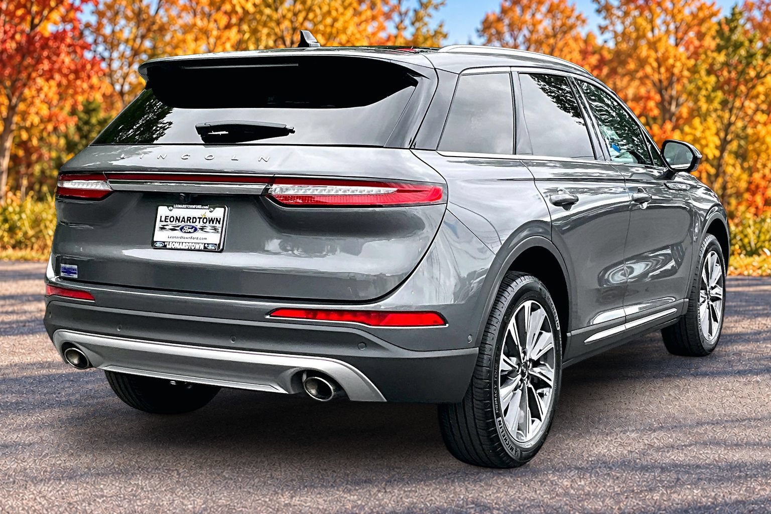 Used 2022 Lincoln Corsair Reserve w/ Equipment Group 201A AWD/4WD image 2