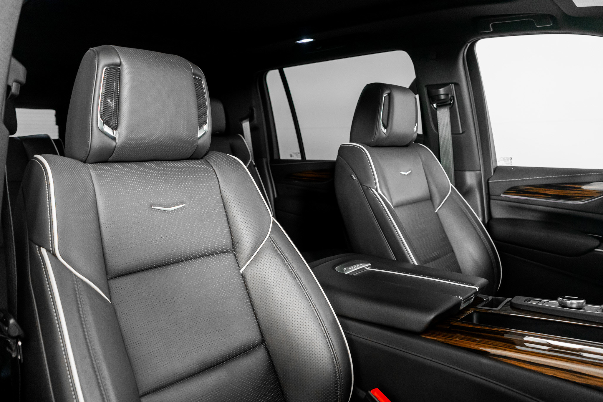 Used 2024 Cadillac Escalade ESV Premium Luxury image 30