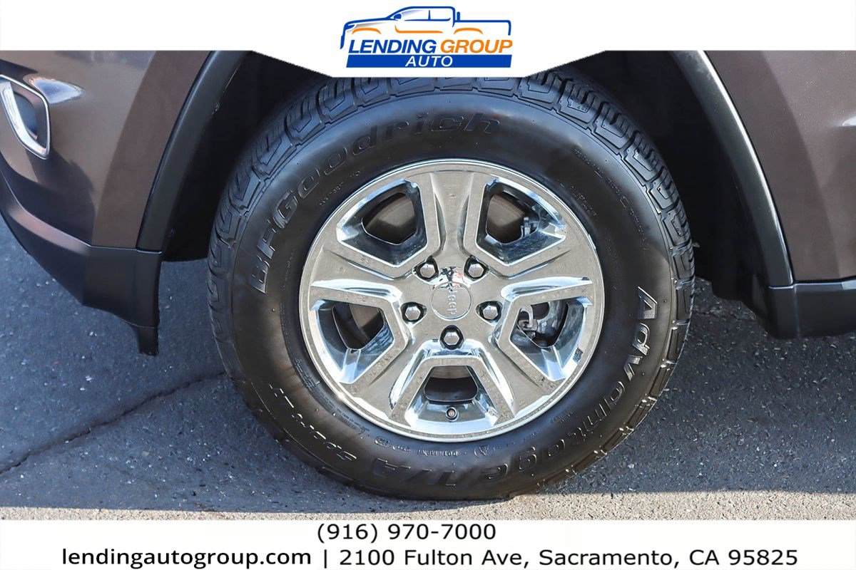 Used 2015 Jeep Grand Cherokee Laredo w/ Quick Order Package 23E image 9