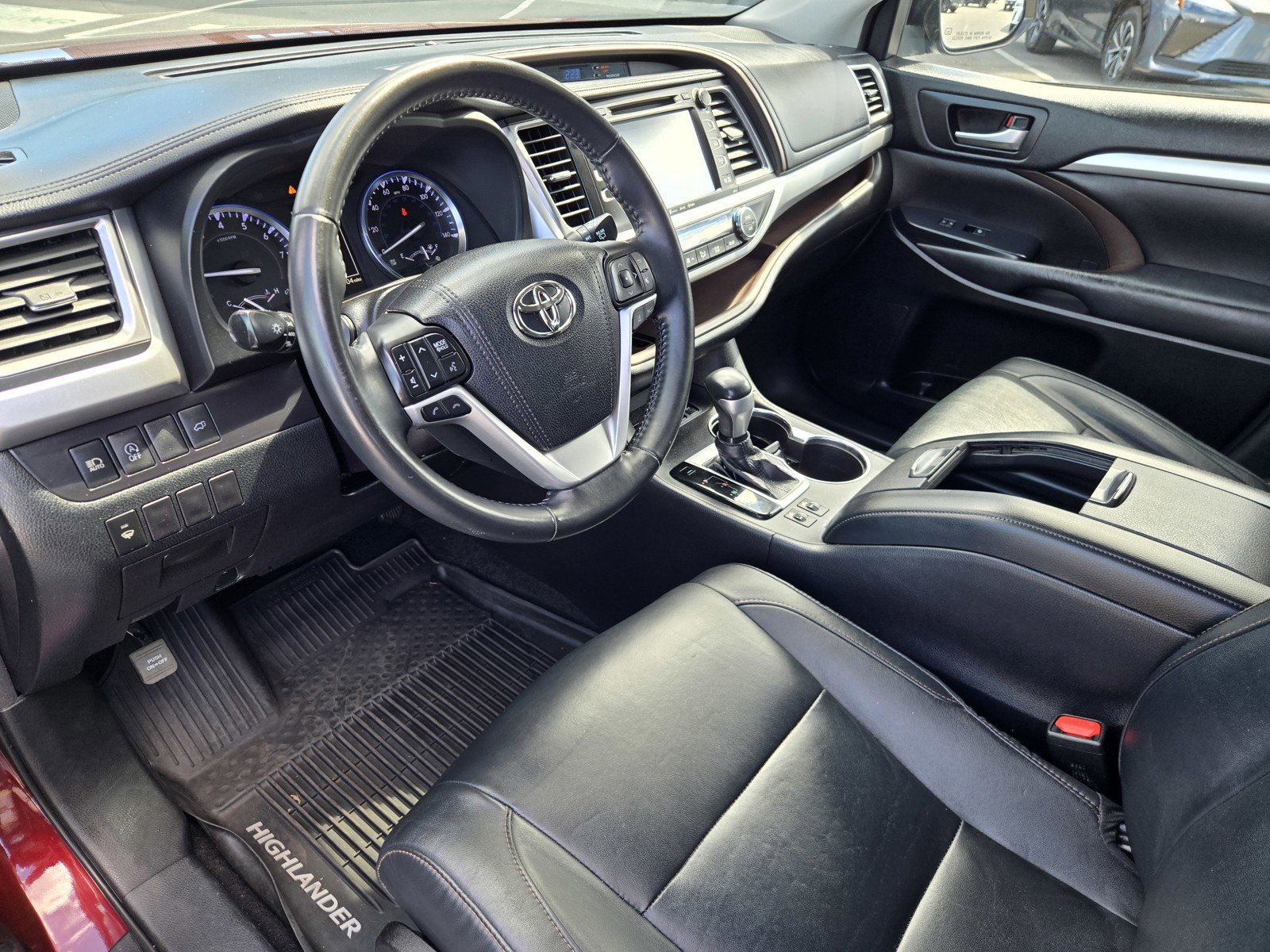 Used 2018 Toyota Highlander XLE image 10