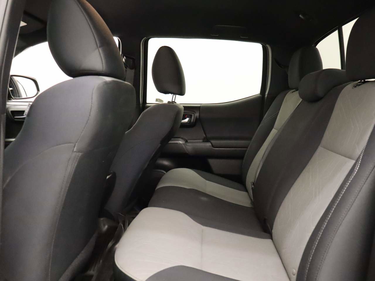 Used 2022 Toyota Tacoma TRD Off-Road image 16