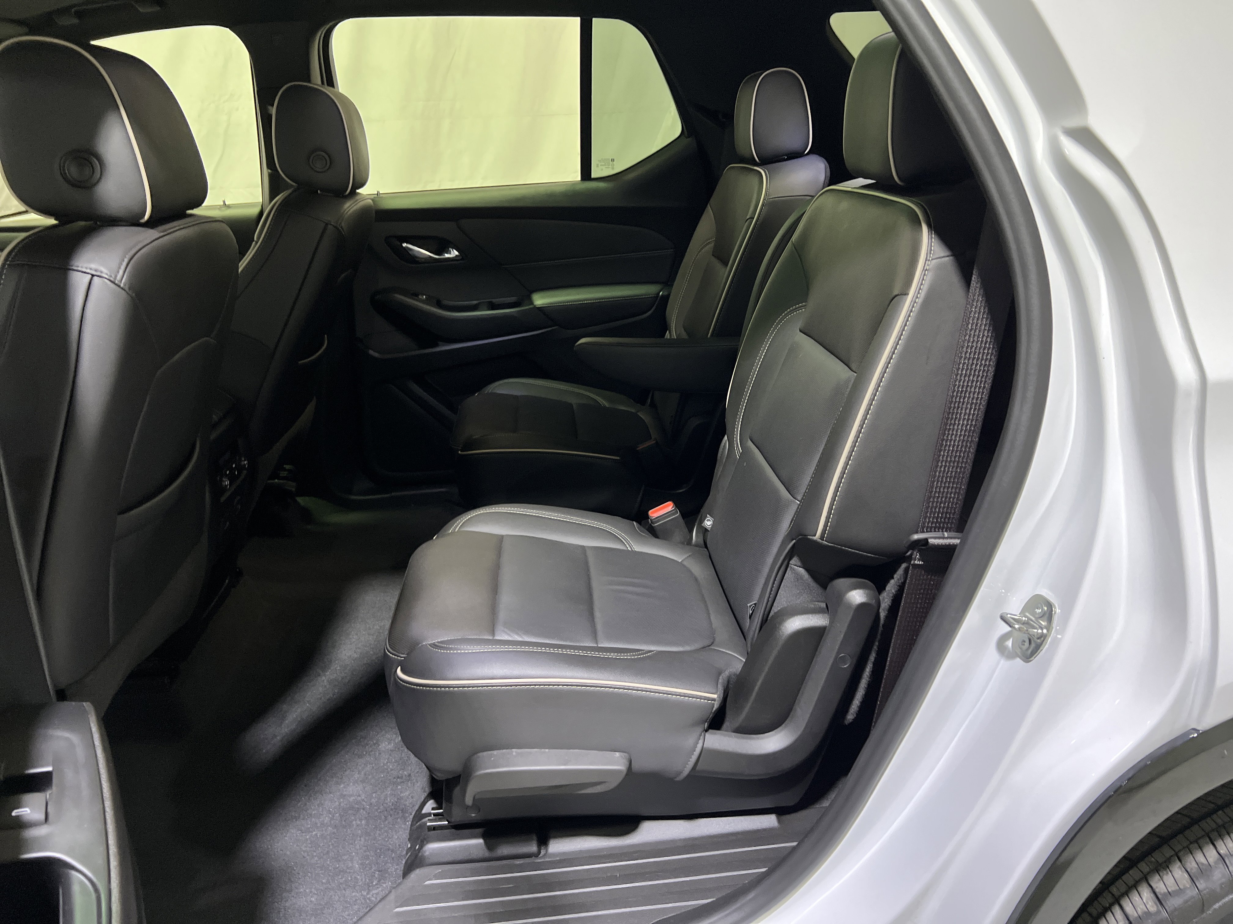 Used 2023 Chevrolet Traverse Premier w/ Redline Edition image 17