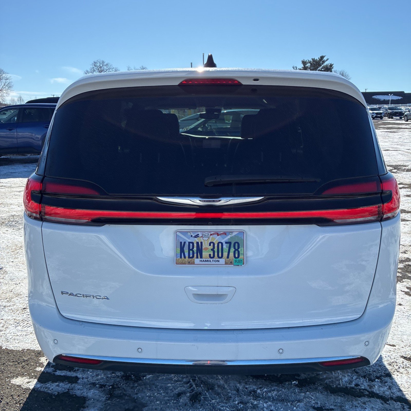 Used 2023 Chrysler Pacifica Touring-L image 4