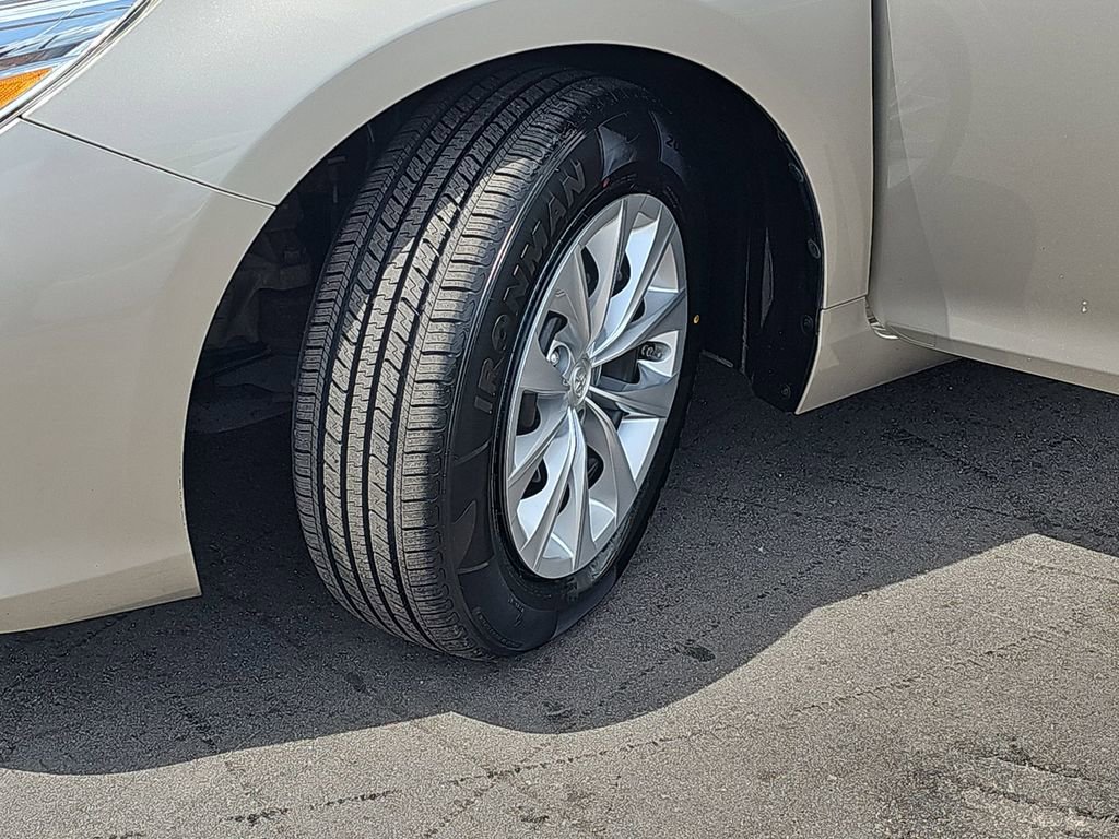Used 2016 Toyota Camry LE FWD image 35