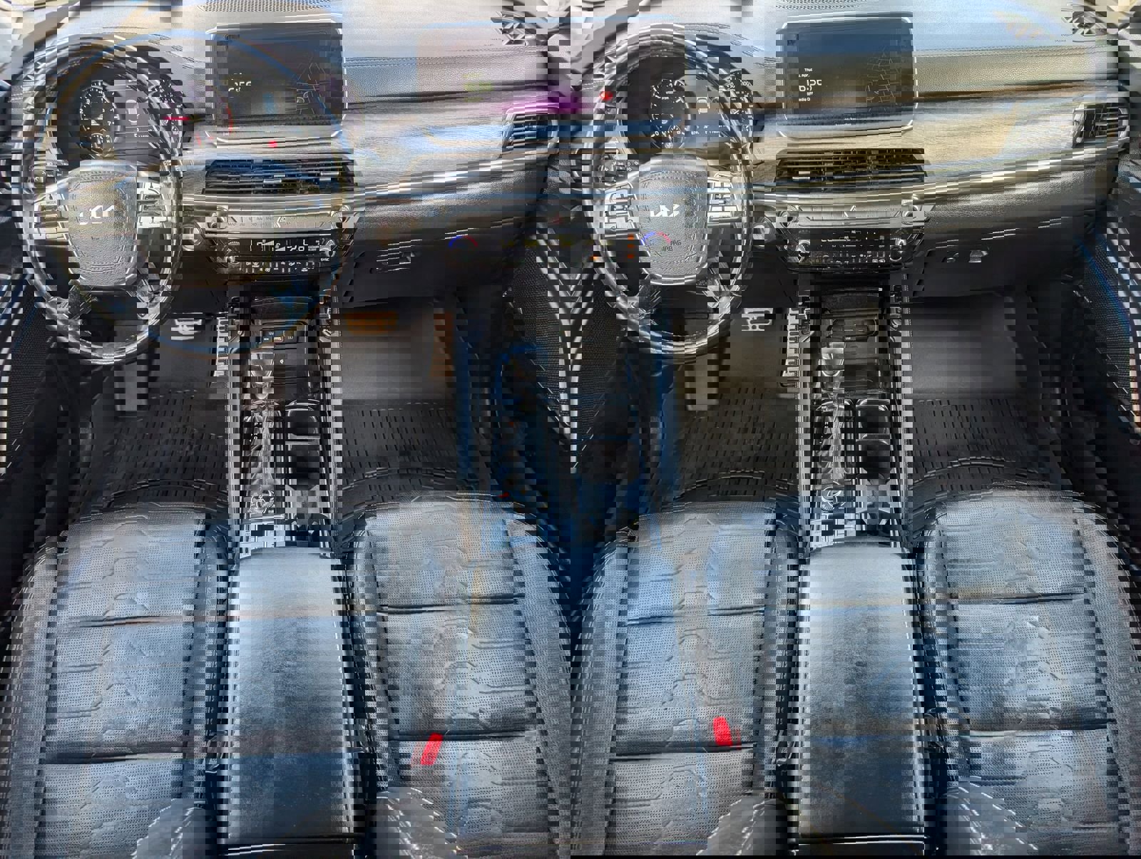 Used 2022 Kia Telluride SX w/ SX Prestige Package image 4