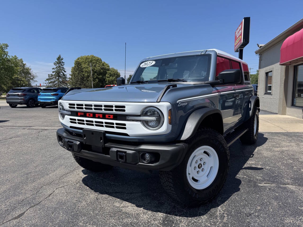 Used 2023 Ford Bronco Heritage Edition AWD/4WD image 2