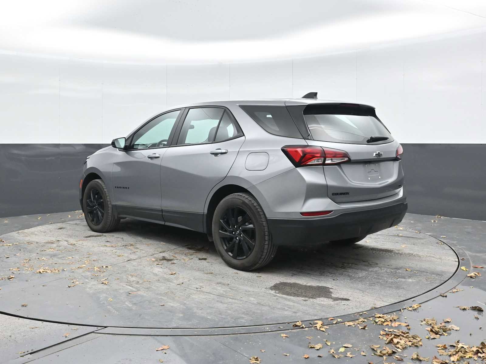 Used 2024 Chevrolet Equinox LS w/ Sport Edition image 2