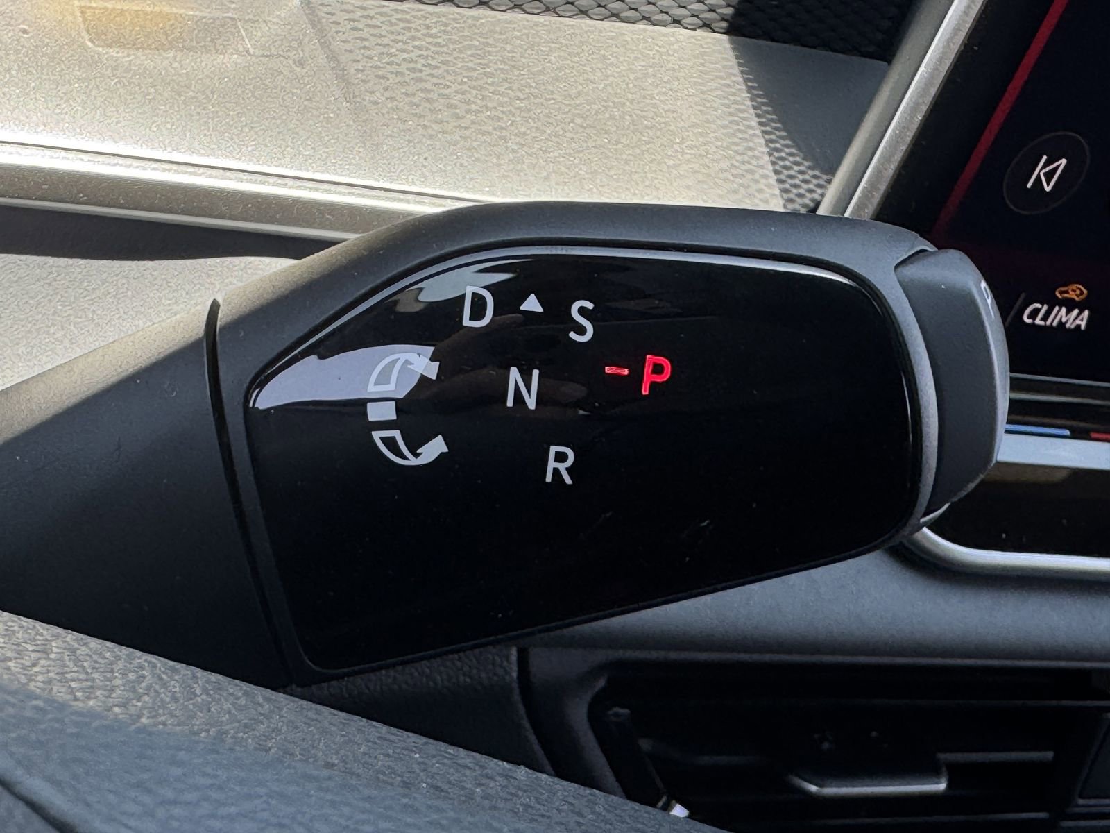New 2026 Volkswagen Tiguan SE FWD image 19
