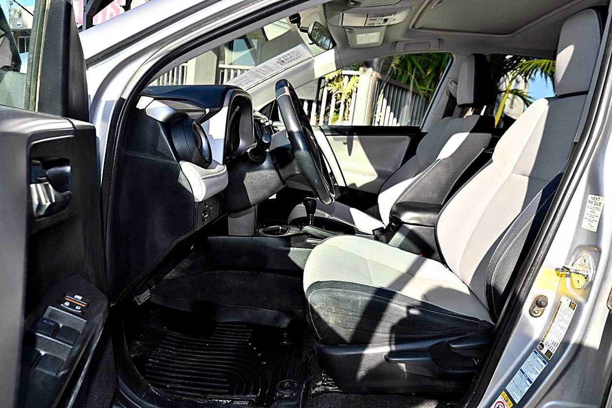 Used 2016 Toyota RAV4 XLE AWD/4WD image 15
