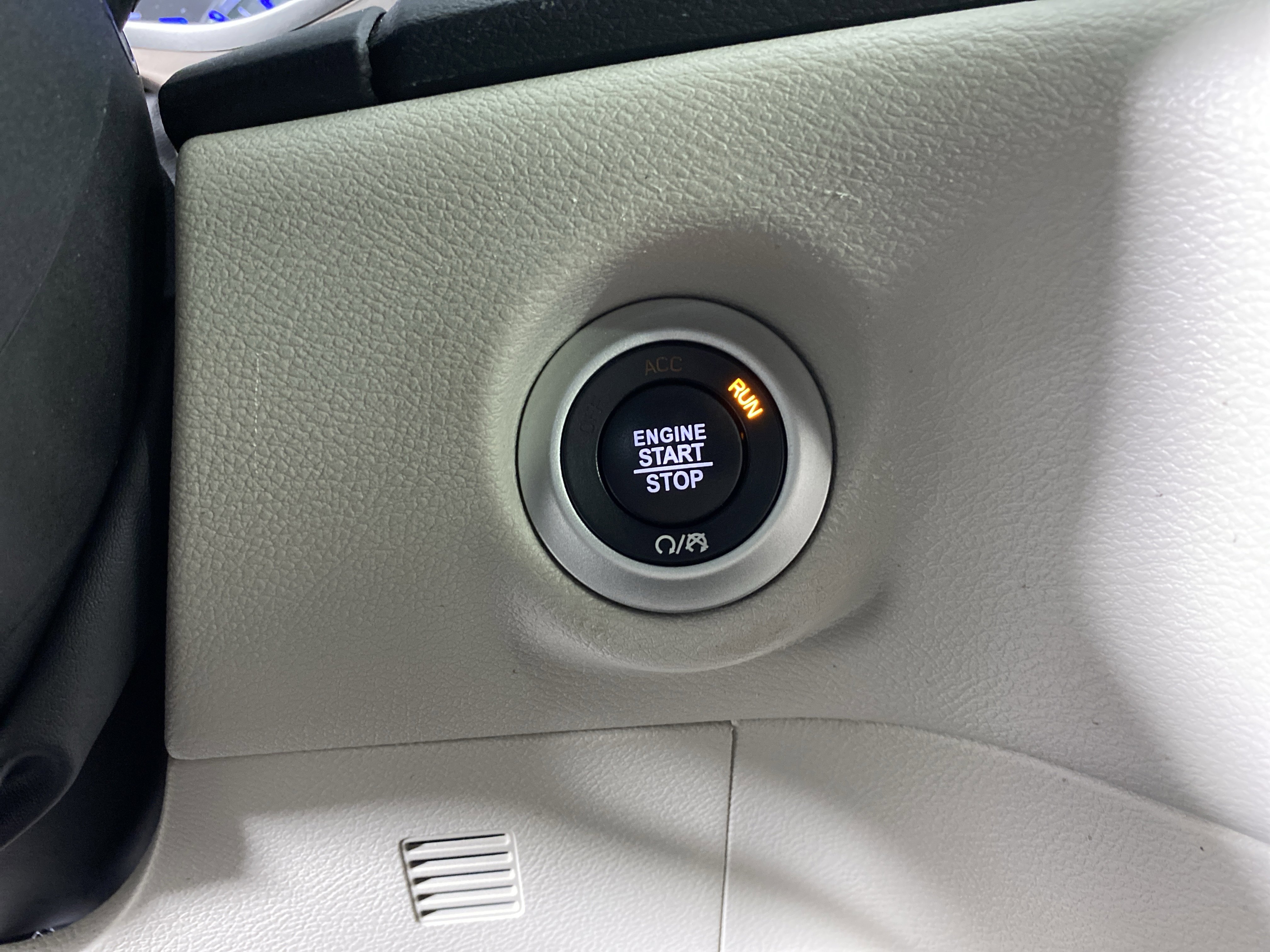 Used 2023 Chrysler Voyager LX image 26