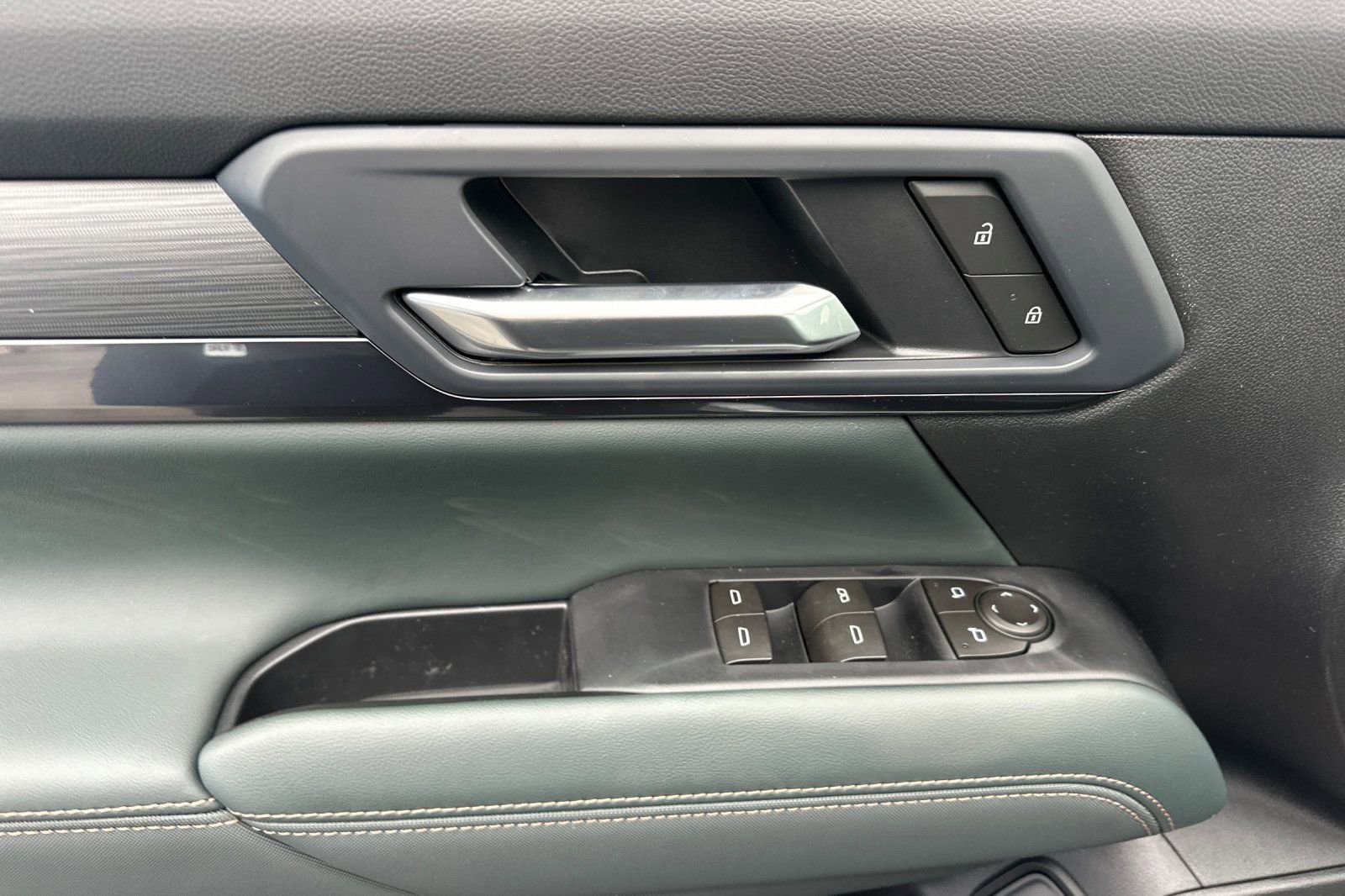 New 2026 GMC Terrain AT4 w/ Technology Package II image 9