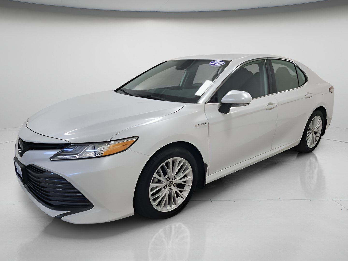 Used 2020 Toyota Camry XLE FWD image 3