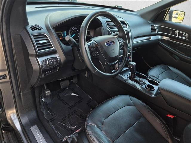 Used 2018 Ford Explorer Limited w/ Equipment Group 301A FWD image 10