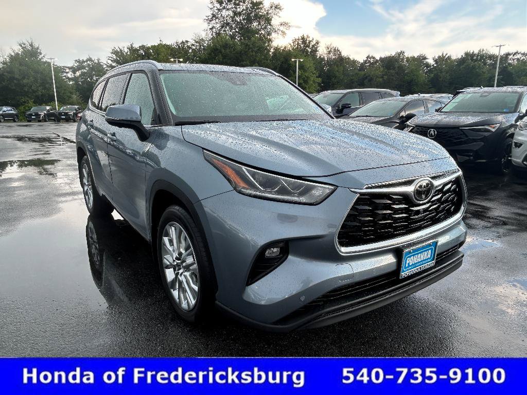 Used 2024 Toyota Highlander Limited AWD/4WD image 7