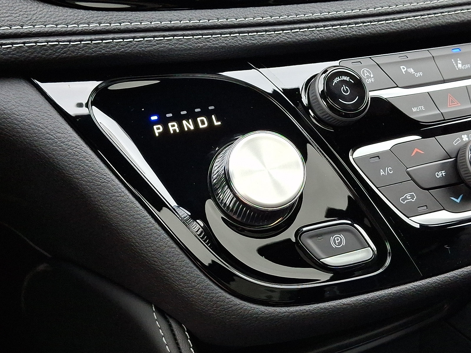 New 2027 Chrysler Pacifica Limited AWD/4WD image 11