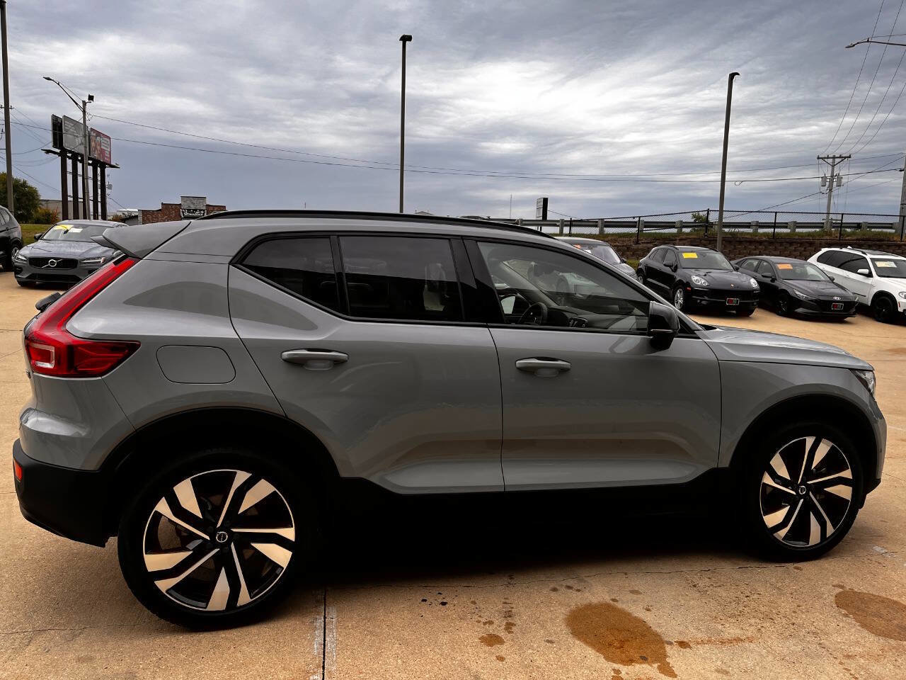 Used 2025 Volvo XC40 B5 Plus w/ Climate Package image 5