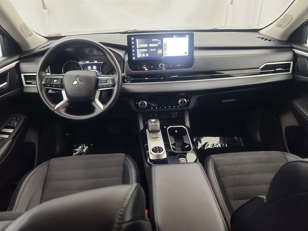 Used 2025 Mitsubishi Outlander SE AWD/4WD image 23