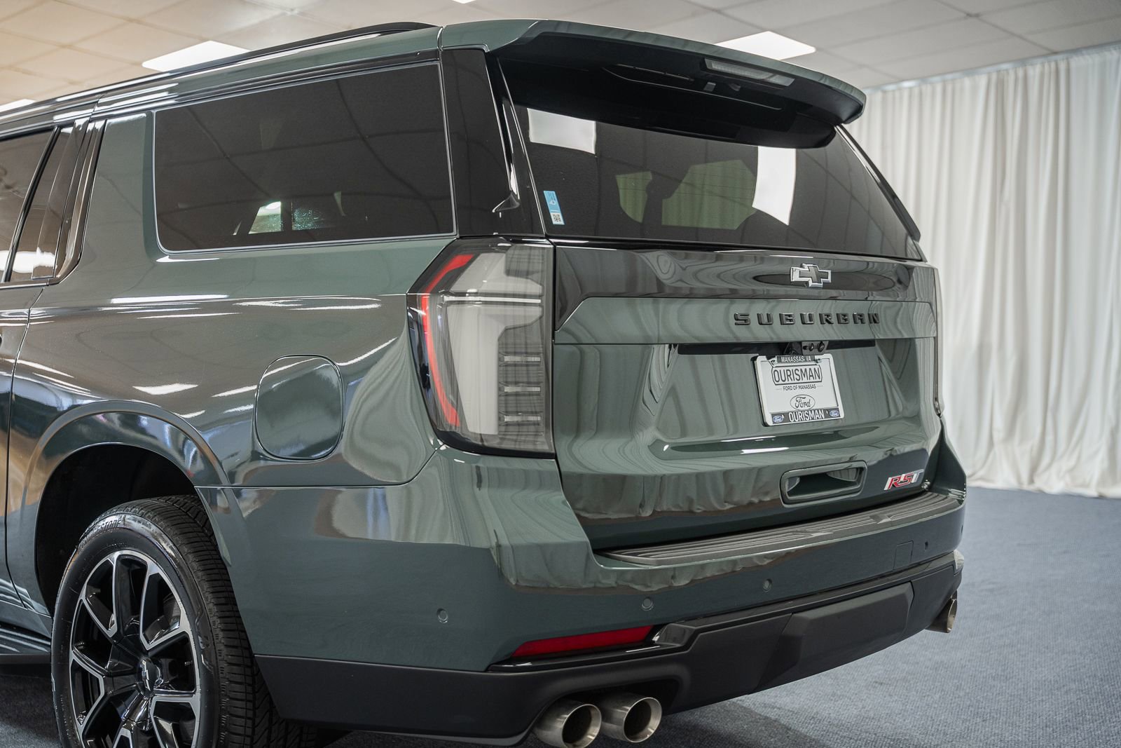 Used 2025 Chevrolet Suburban RST w/ Advanced Technology Package image 6