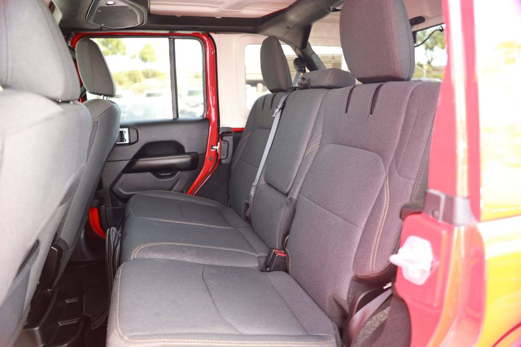 Used 2025 Jeep Wrangler Unlimited Sahara image 34