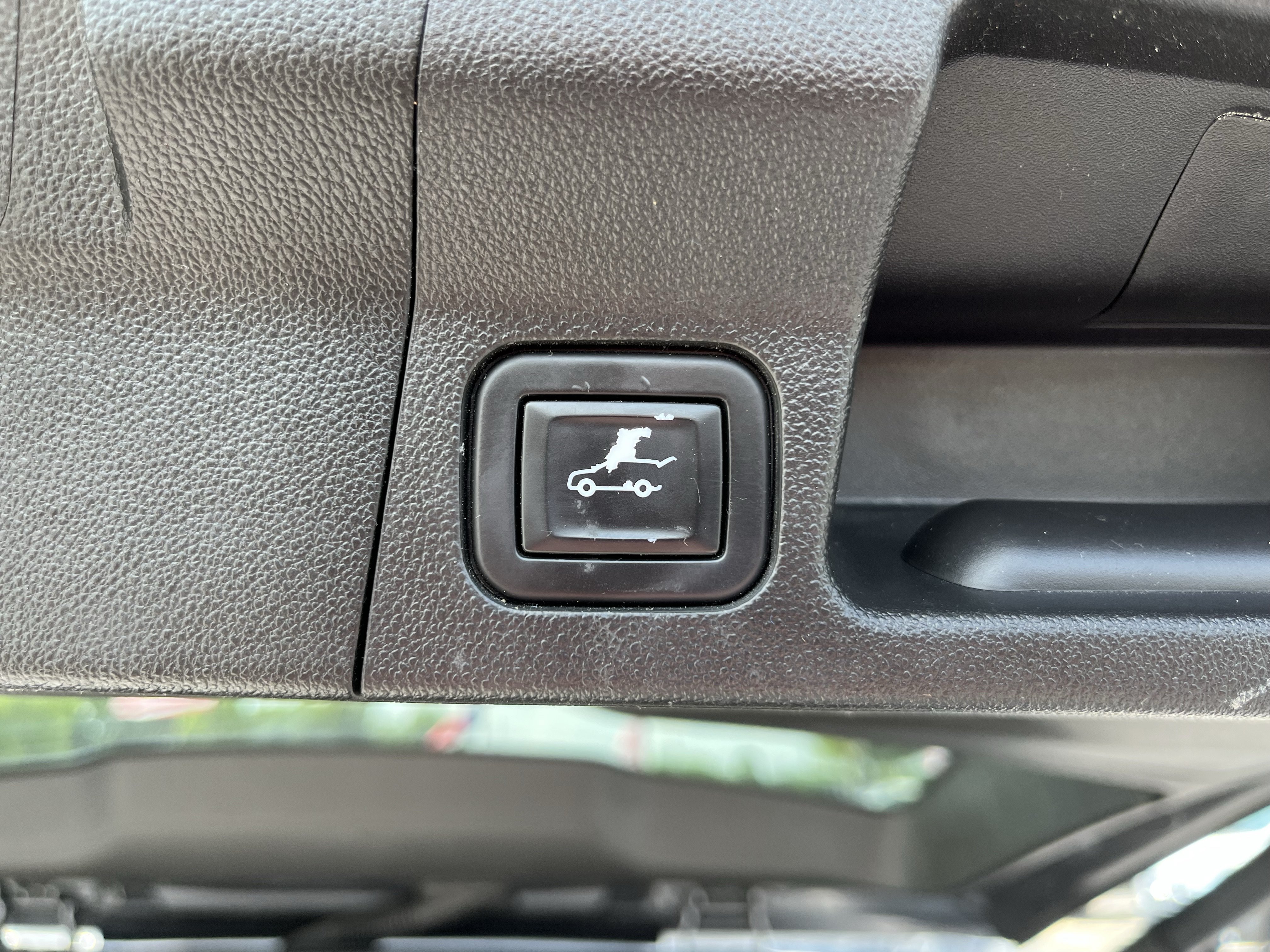 Used 2020 GMC Acadia Denali w/ Technology Package FWD image 15
