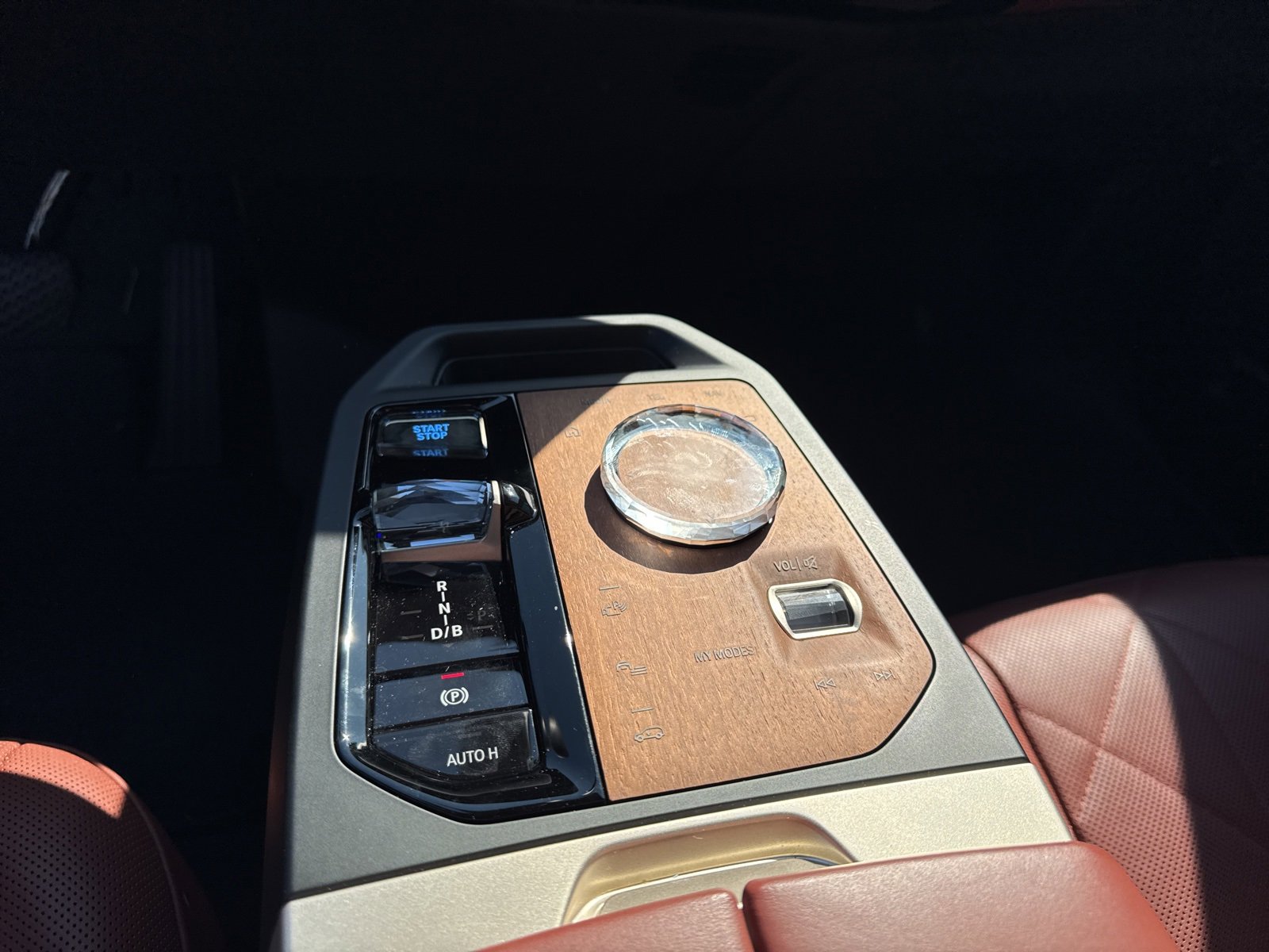 Used 2023 BMW iX xDrive50 w/ Premium Package image 16