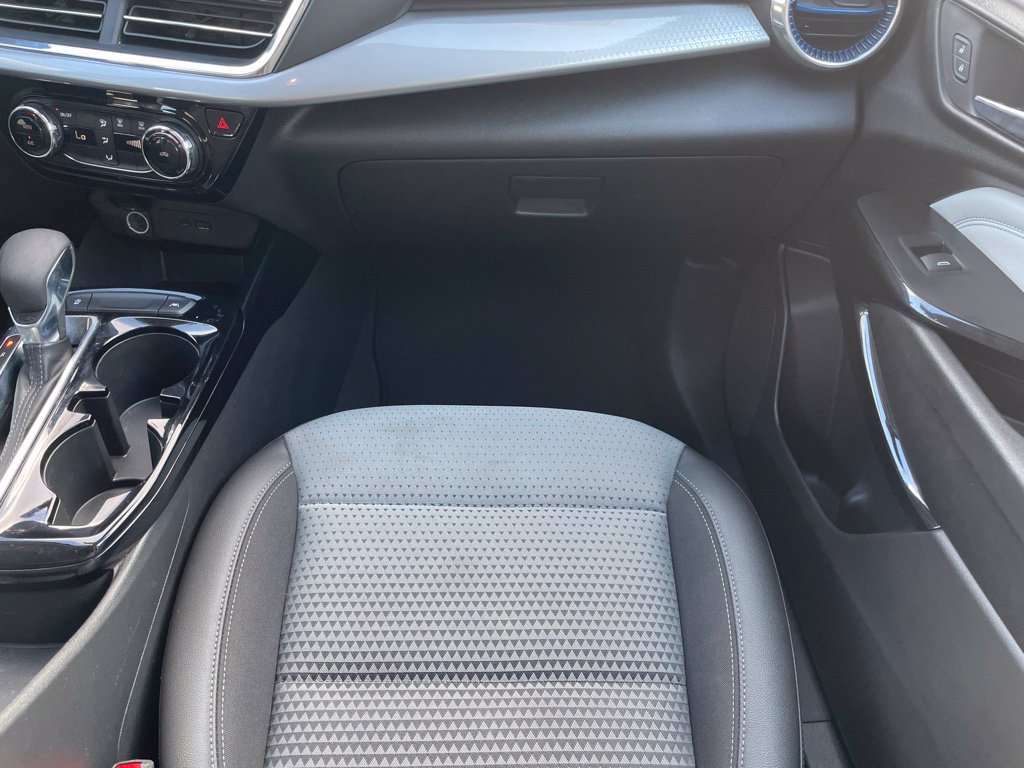 Used 2025 Chevrolet Trax LT FWD image 23