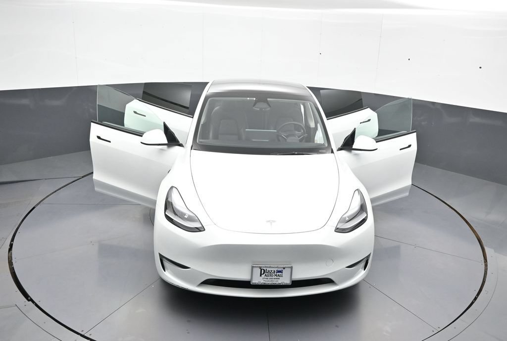 Used 2024 Tesla Model Y Long Range AWD/4WD image 46