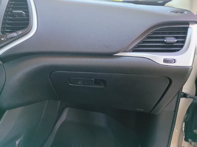 Used 2014 Jeep Cherokee Sport FWD image 46