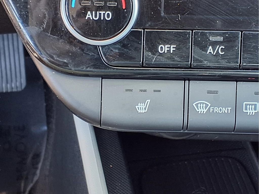 Used 2025 Hyundai Elantra Limited FWD image 13