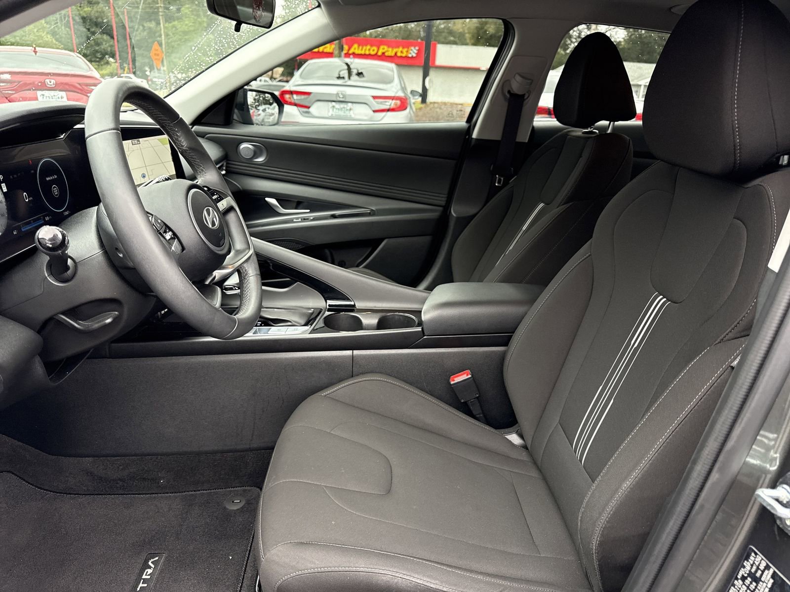 Used 2025 Hyundai Elantra SEL image 9