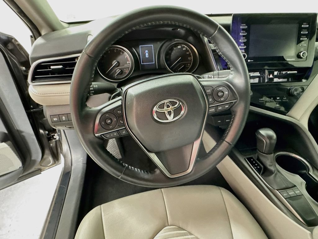 Used 2022 Toyota Camry SE FWD image 11