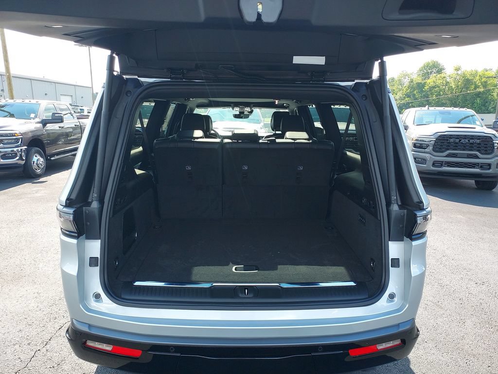 New 2026 Jeep Grand Wagoneer L Summit AWD/4WD image 9