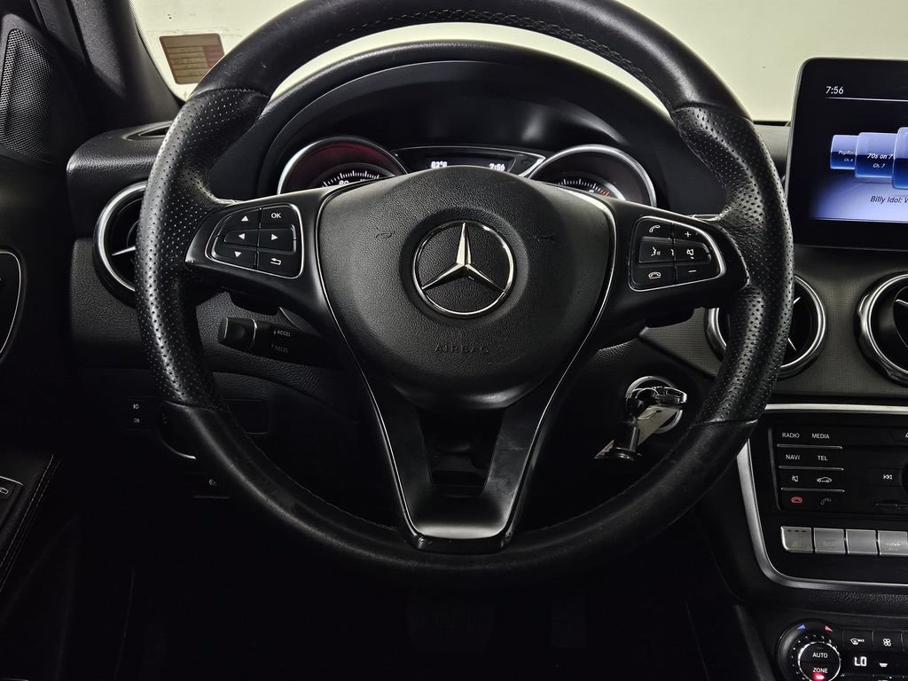 Used 2020 Mercedes-Benz GLA 250 4MATIC w/ Premium Package image 18