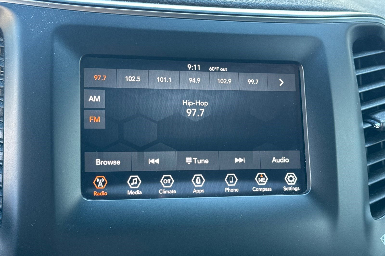 Used 2019 Jeep Cherokee Latitude w/ Popular Appearance Group image 21