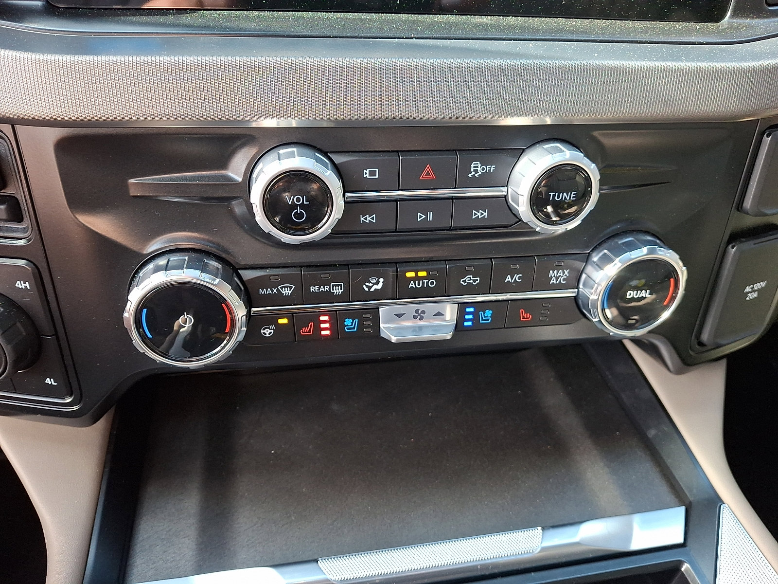 Certified 2026 Ford F450 Platinum w/ Platinum Plus Package image 17