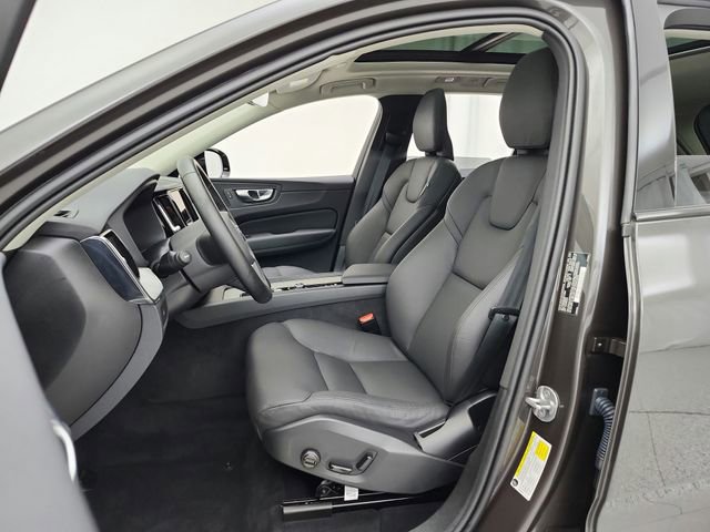 Certified 2025 Volvo XC60 B5 Plus AWD/4WD image 45