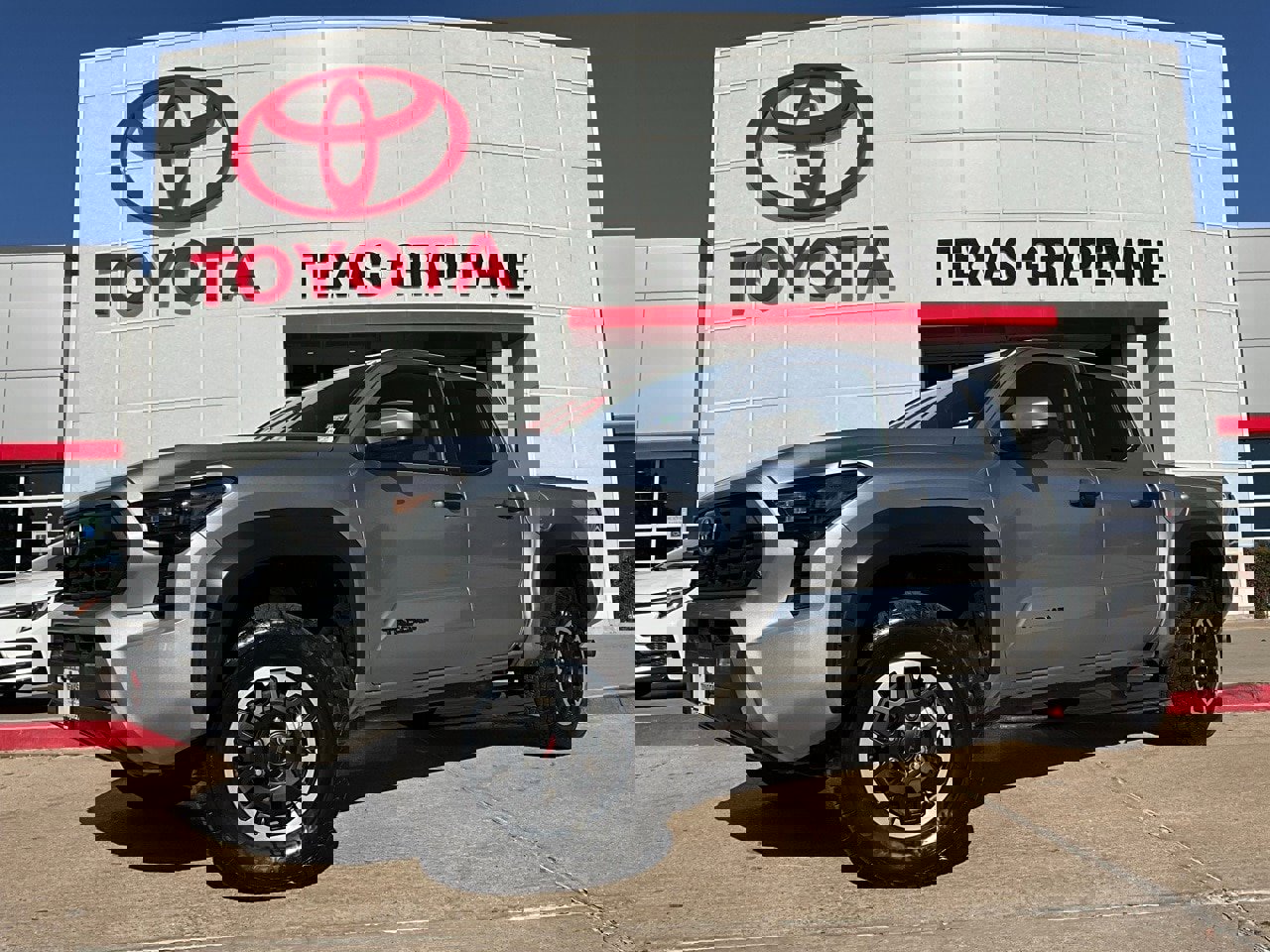 Used 2025 Toyota Tacoma TRD Off-Road image 2